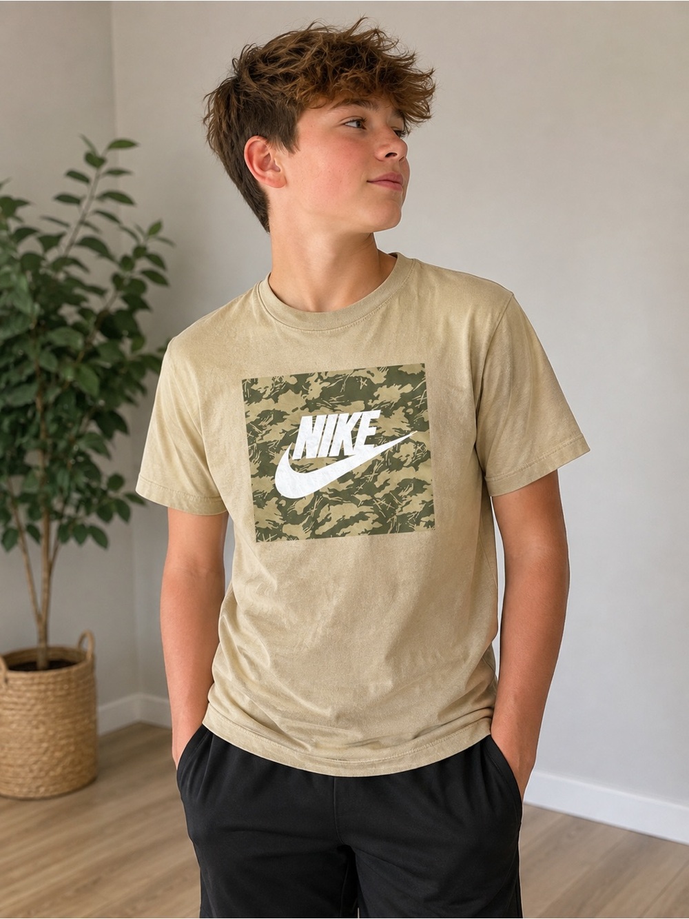 Nike Boys Medium Tan Camo Logo Graphic T-Shirt Short Sleeve Medium